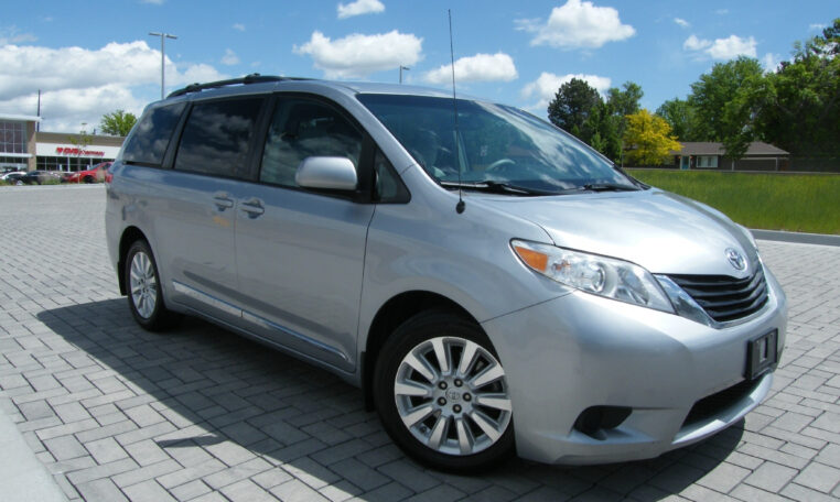 2013 Toyota Sienna Auto Sales LLC