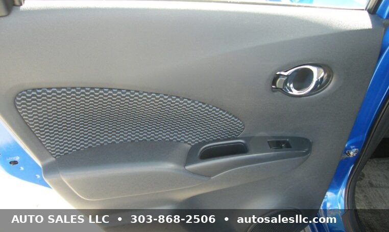 2016 Nissan Versa note SV photo 11